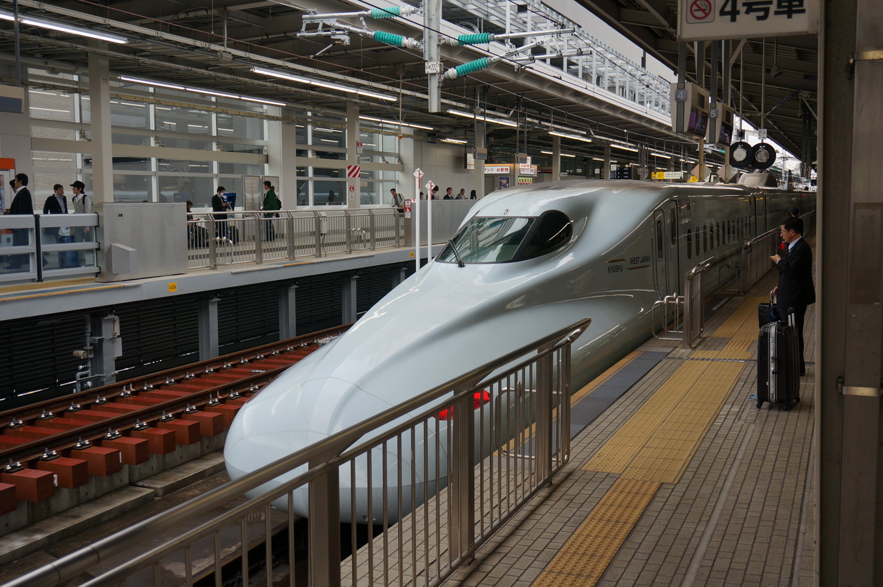 Картинки по запросу япония странные поезда