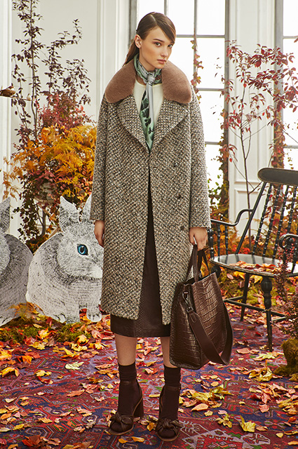 Баухаус, power dressing от Зендаи и гардероб путешественниц: смотрим новые осенние лукбуки Лукбук