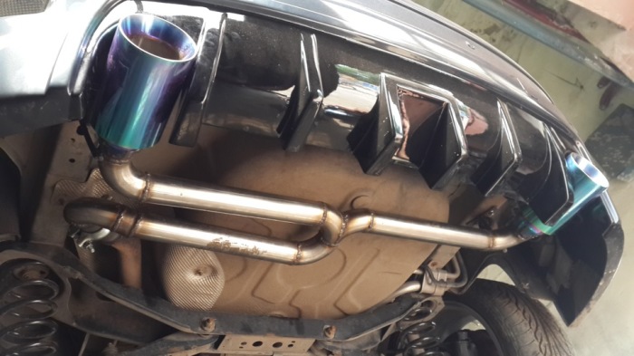 Вот для чего на некоторые автомобили ставят две выхлопные трубы Вот для чего на некоторые автомобили ставят две выхлопные трубы