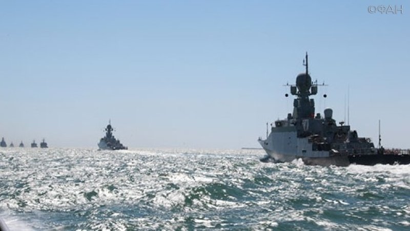 Экипажи кораблей Каспийской флотилии отработали отражение воздушной атаки 