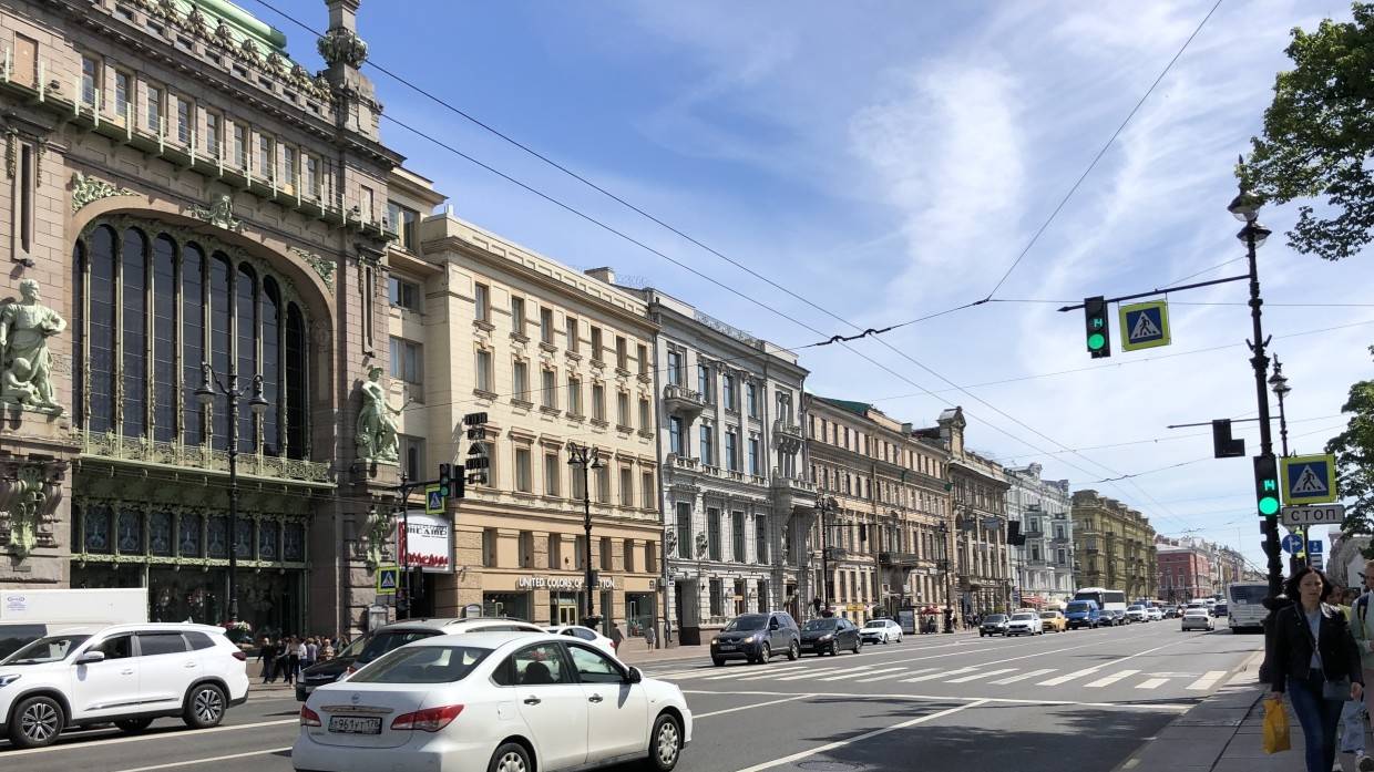 Активист Журавлев заявил, что Смольный не выделяет деньги на ремонт зданий в Петербурге