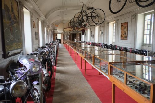 Крупнейшая в мире коллекция истребителей в шато Савиньи-ле-Бон 