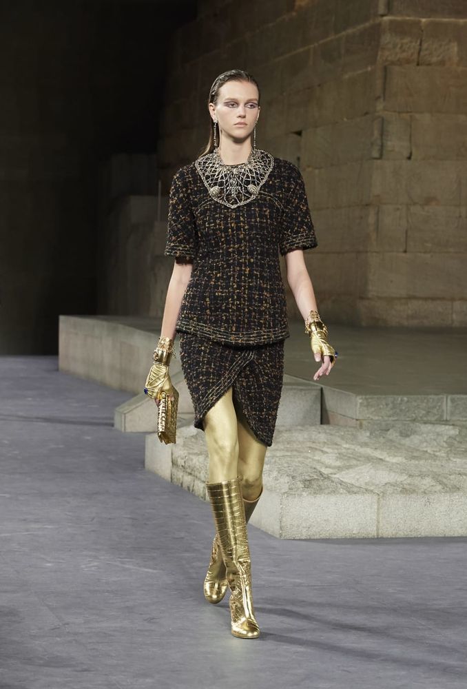 Chanel привез Египет в Сеул: Топ-17 нарядов показа Metiers d'Art 2018/19 Chanel привез Египет в Сеул: Топ-17 нарядов показа Metiers d'Art 2018/19 chanel,дизайнеры,коллекции,мода,мода и красота,стиль