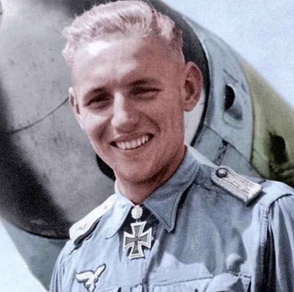 Рассказ от «рыцаря рейха»: русские летчики поразили своей смекалкой лучшего немецкого аса Хартманна