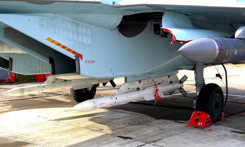 В Сети оценили вооружение Су-35С, вылетающих на задание на Украину Техно