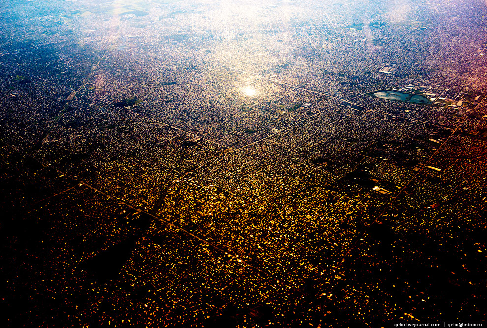 Блик солнца в кварталах Буэнос-Айреса.