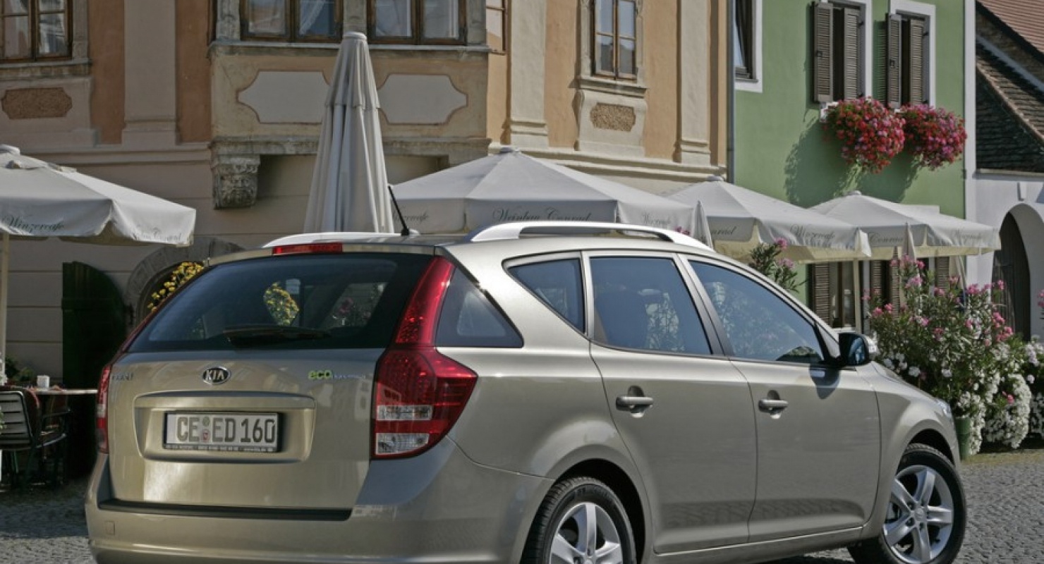 "Их осталось всего 13". Все универсалы, которые официально продаются на российском рынке.