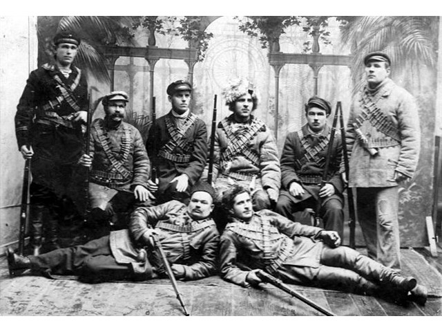 Зачем революционные матросы укутывали себя патронными лентами история