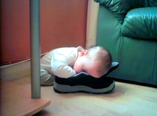 Фотография: 30 доказательств того, что дети могут спать где угодно, как угодно и когда угодно №8 - BigPicture.ru