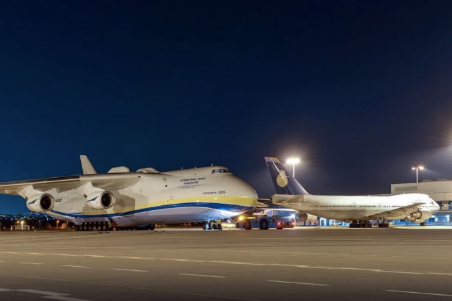 Впечатляющая посадка «Мрии» Впечатляющая посадка «Мрии»