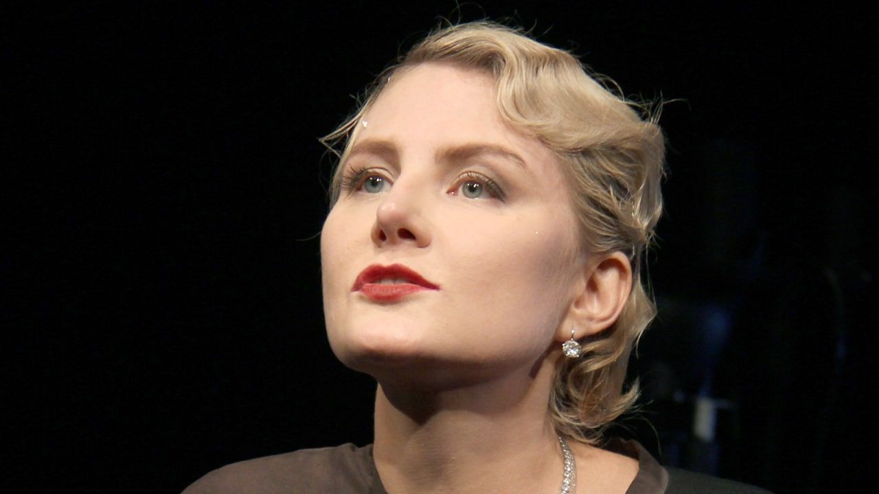 Рената Литвинова получила сообщение с угрозами от хейтеров