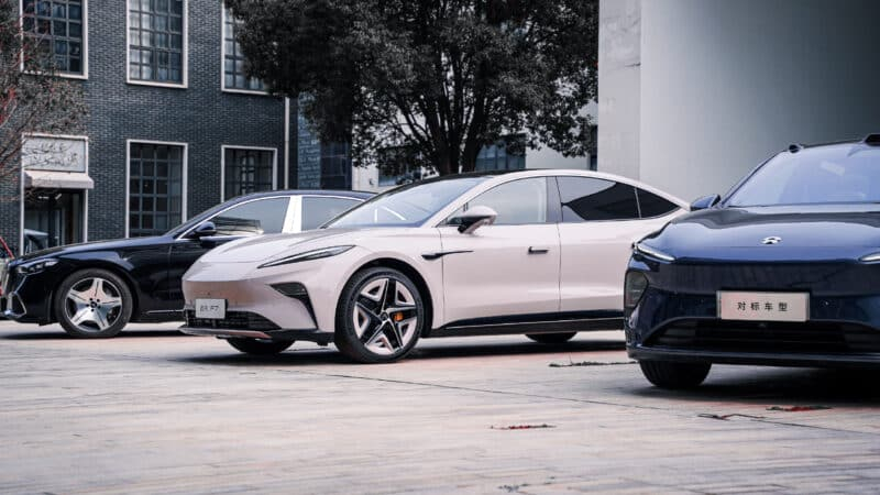 Rising Auto F7 от SAIC выпущен в Китае со сменными батареями. Стоимость начинается от 30 500 долларов США