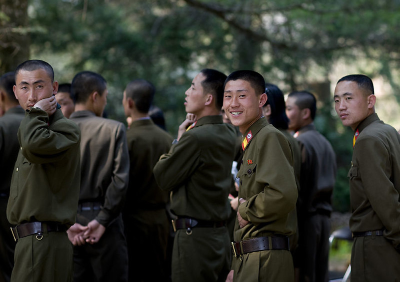 4. Солдаты в Пхеньяне  житель, северная корея, улыбка, фотография
