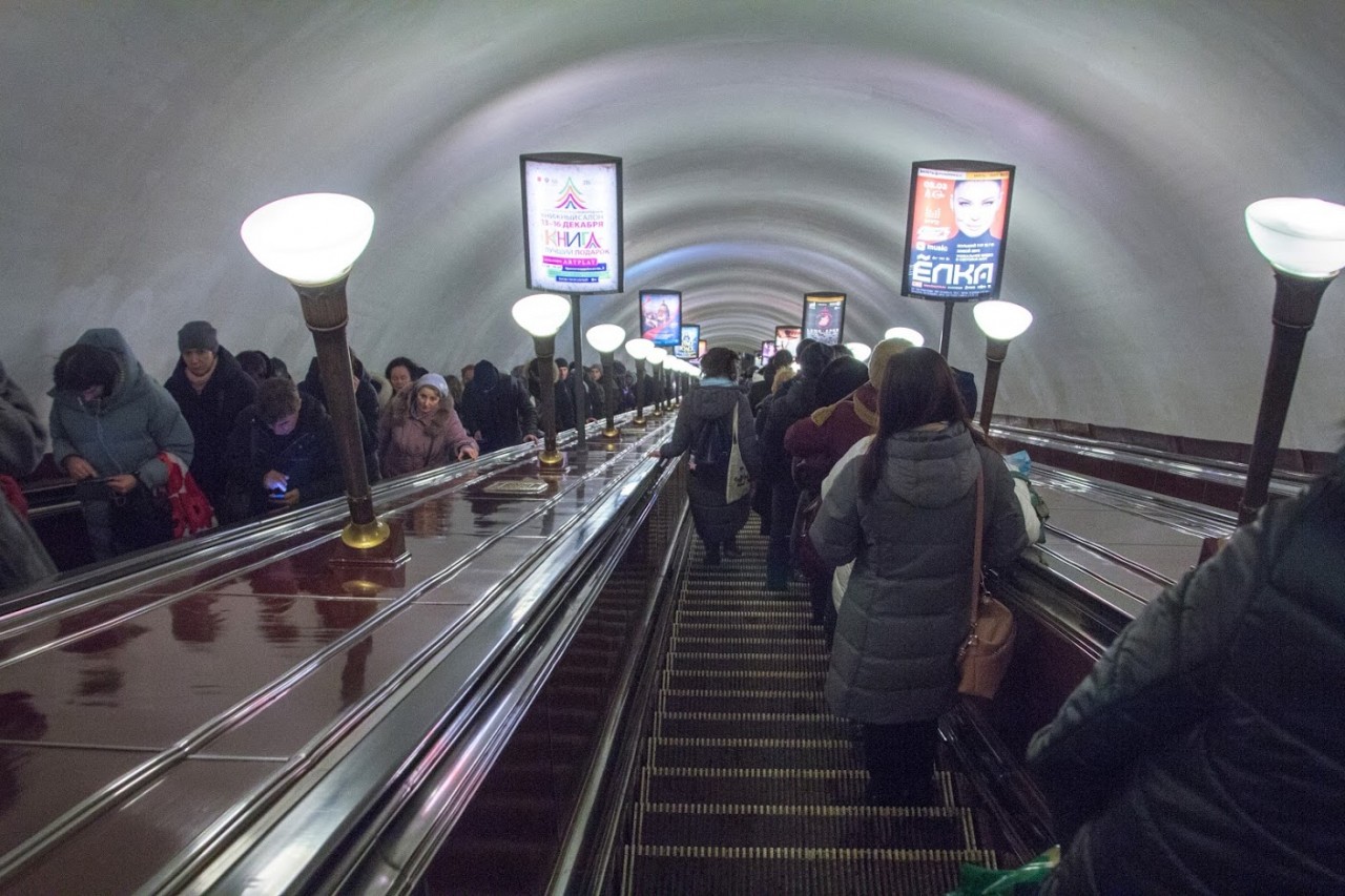 Метро богатырская. Станция Пионерская Санкт-Петербург. Станция метро Пионерская СПБ. Метро Санкт Петербург эскалатор Пионерская. Пионерская (станция метро, Санкт-Петербург).