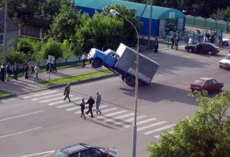 Пешеход, вступая на переход - помни: за рулём может быть Человек-судак автомобили,ДТП,курилка,пешеходы