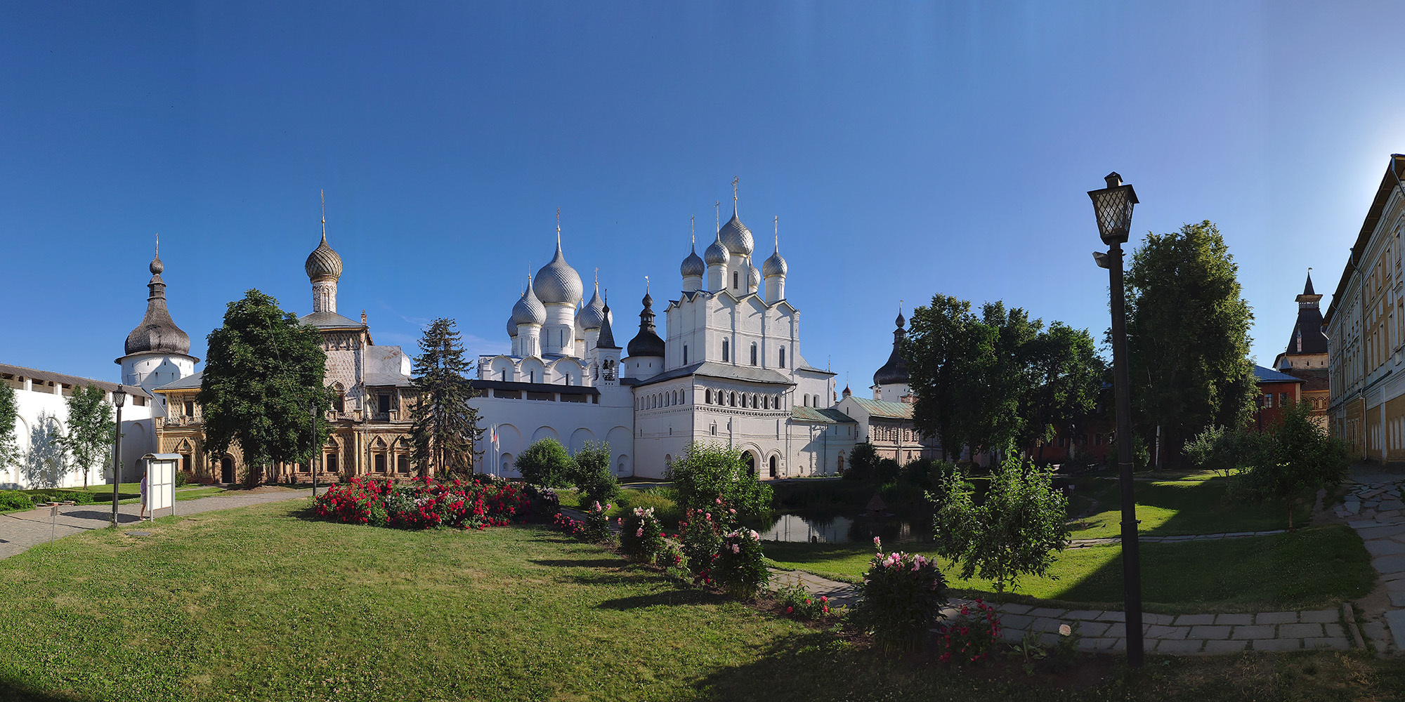 Малый прекрасно. Самые красивые малые города России. Самые красивые маленькие города России. Малые города России фото молодые. Сады Ростова 862 года.