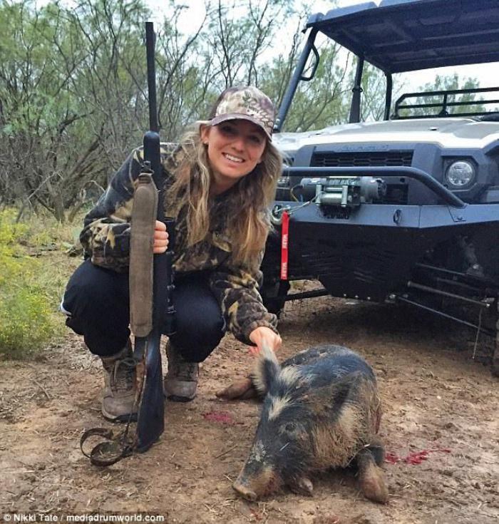 Woman boar. Девушки на охоте. Девочки на охоте. Кабан девочка. Девушка кабан.