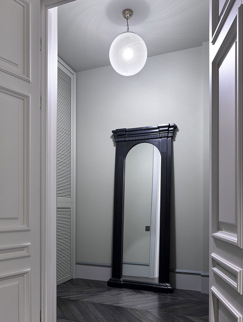 Стильная квартира в оттенках серого в старом доме в Москве Стильная квартира в оттенках серого в старом доме в Москве высокие потолки,интерьер и дизайн,квартира,Москва,Россия,современный стиль,черный цвет