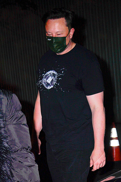 Редкий выход: Илон Маск и Граймс сходили на ужин в Нью-Йорке Редкий выход: Илон Маск и Граймс сходили на ужин в Нью-Йорке Звездные пары