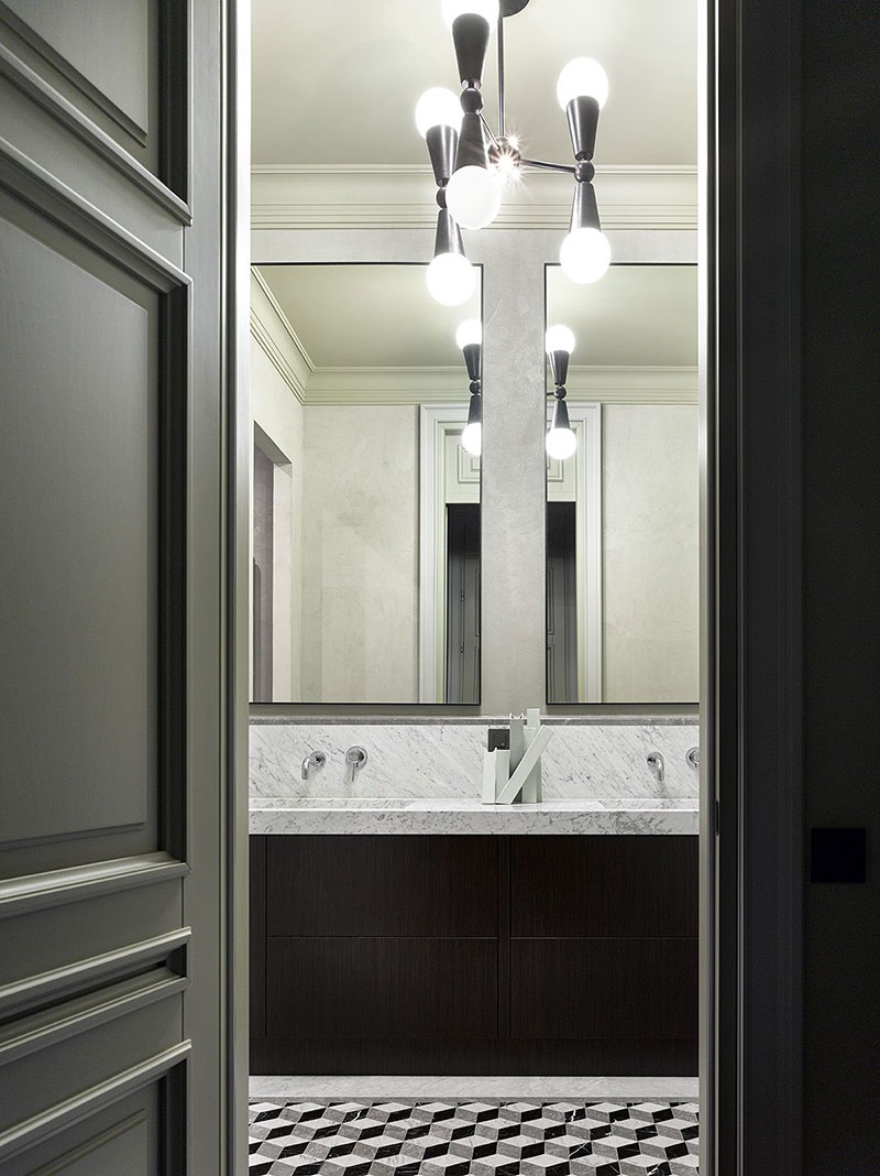 Стильная квартира в оттенках серого в старом доме в Москве Стильная квартира в оттенках серого в старом доме в Москве высокие потолки,интерьер и дизайн,квартира,Москва,Россия,современный стиль,черный цвет