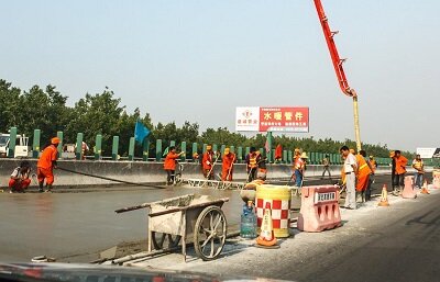 Технология строительства автодорог в Китае выглядить следующим образом:
