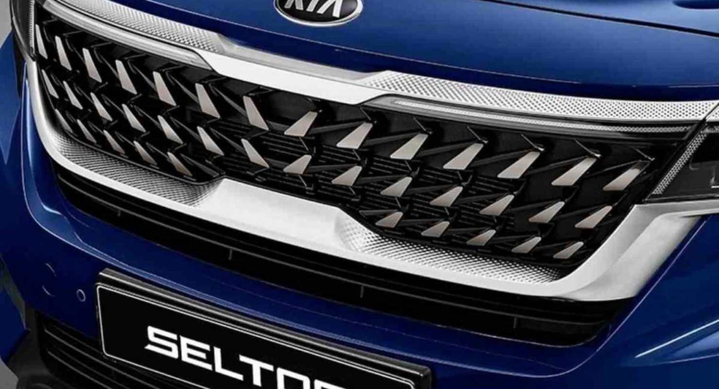 Kia Seltos получит “зубастую” решетку радиатора. Она может появиться и в России