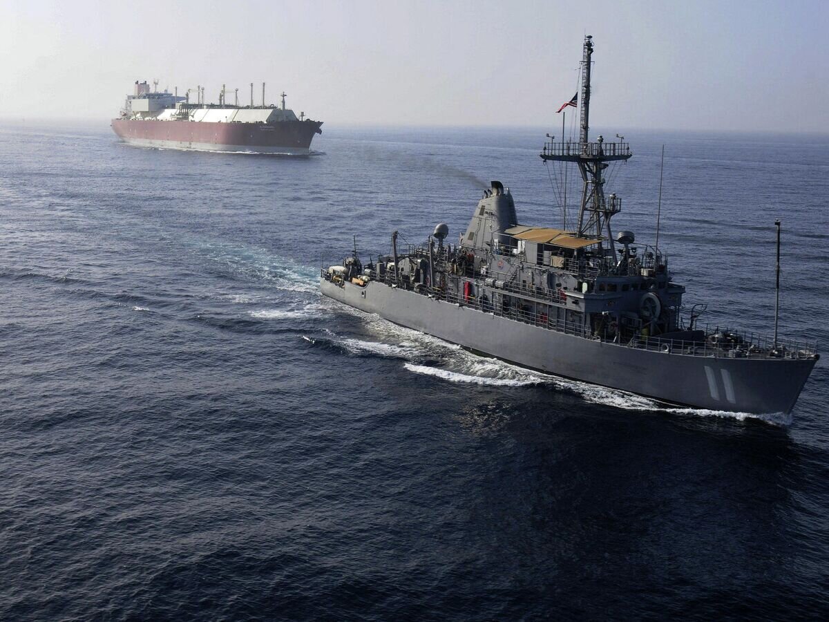 Флот ВМС США сопровождает танкер для перевозки СПГCC BY 2.0 / U.S. Navy / Mass Communication Specialist 2nd Class Bryan Blair /