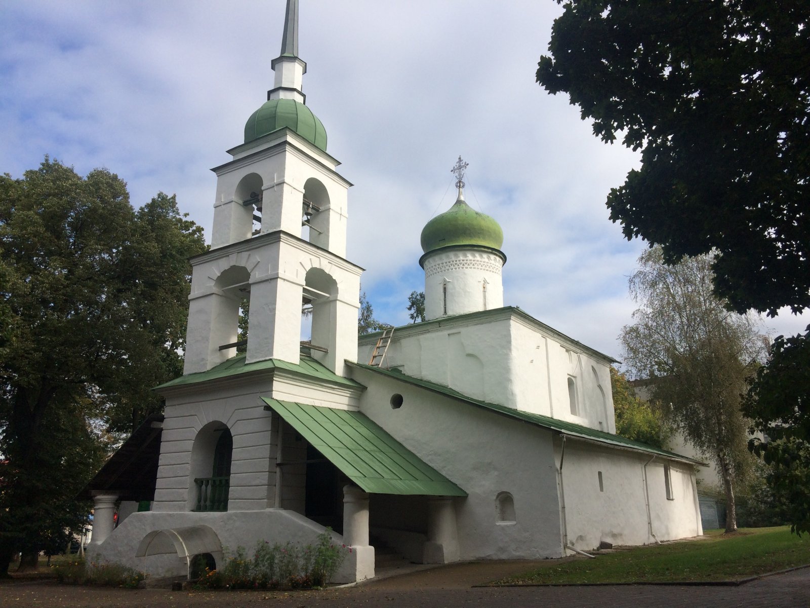 Псковская Церковь Василия зимой