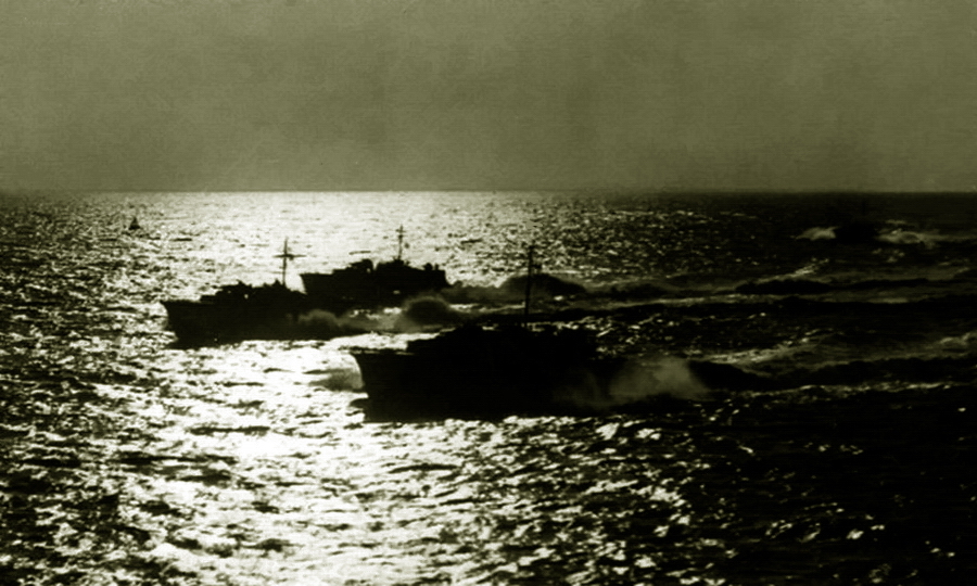 ​Ночная атака британских торпедных катеров 35-й флотилии - Зачистка в заливе Сен-Мало | Warspot.ru