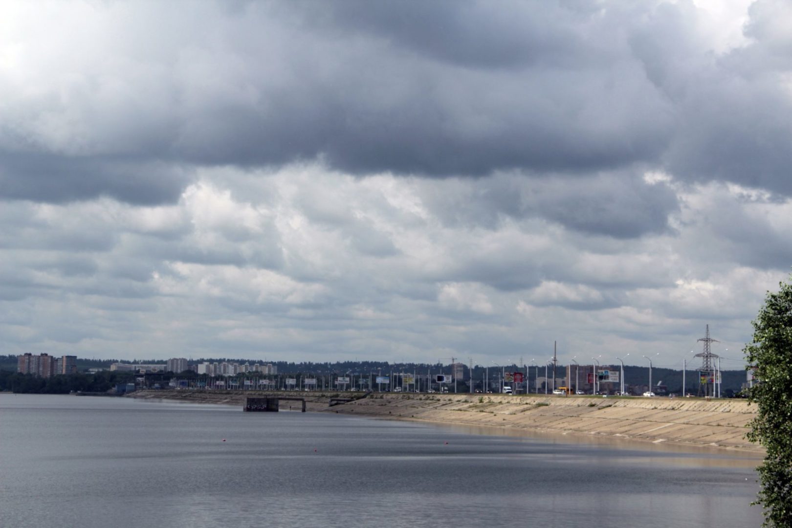 Сбросы на Иркутской ГЭС снизили 26 октября