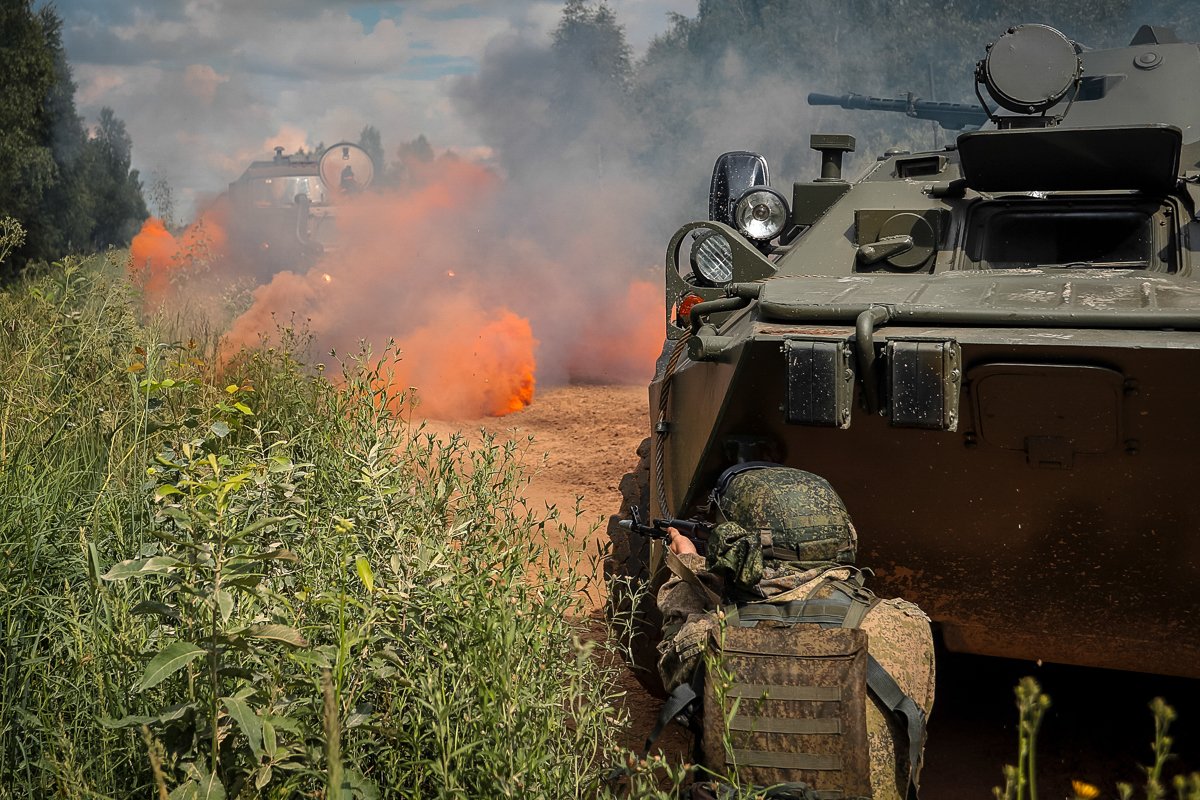 Всу в волчанске сегодня. Военную технику солдаты. Фото военнослужащих с техникой.