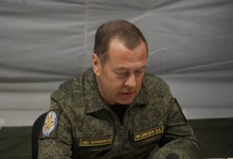 Медведев: Запад проталкивает переговорный процесс с целью получить передышку и ослабить Россию