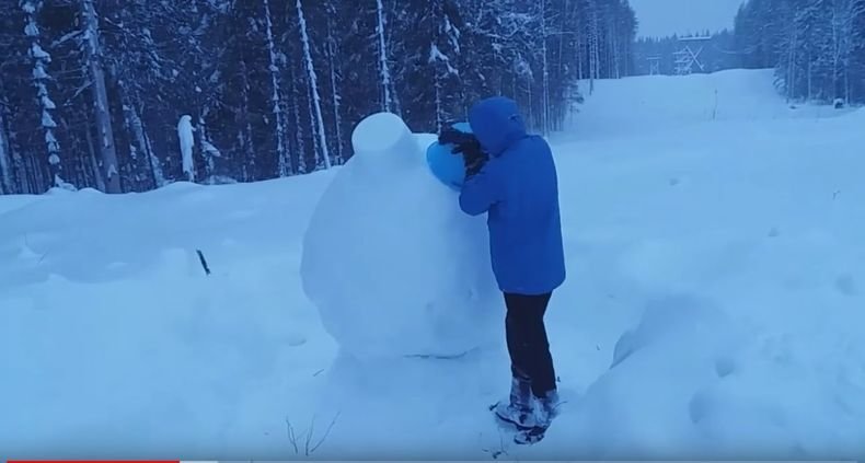 Снежок 5 букв. 12-Ти метровый Снеговик в Шерегеше.