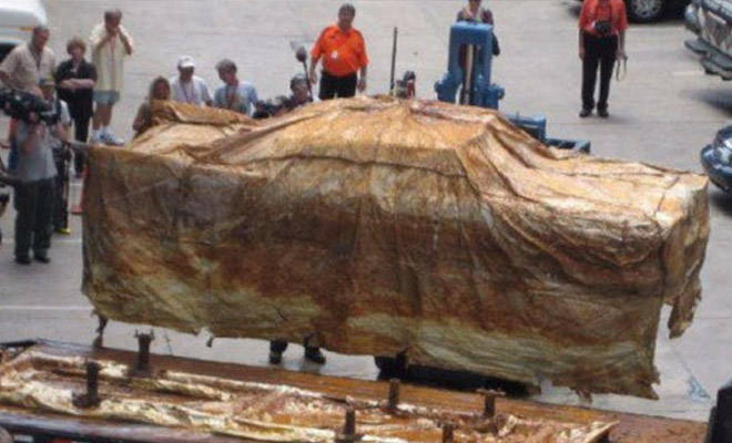 Из машины сделали капсулу времени и поставили под землей на 50 лет