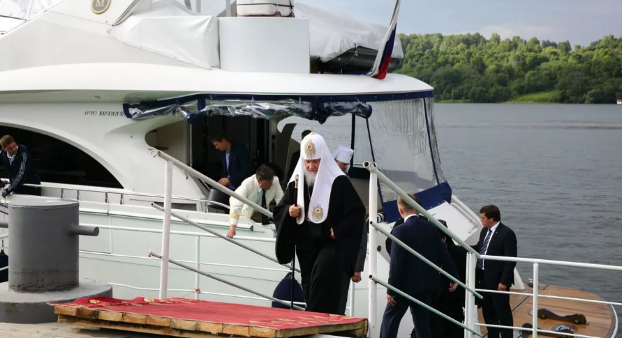 Как живет Патриарх Кирилл: дворец в Геленджике, личный самолет, поезд и яхта знаменитости,интерьер и дизайн,о недвижимости