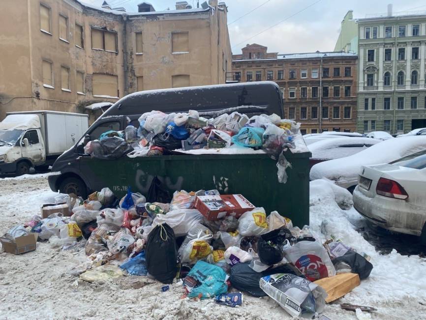 «Мусор будет убираться хуже, а платить будем больше»: депутат раскритиковал мусорную реформу в Петербурге Общество