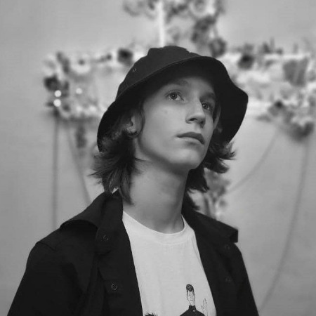 Отец Децла Александр Толмацкий о поведении внука: "Его интересуют только деньги" Отец Децла Александр Толмацкий о поведении внука: "Его интересуют только деньги" Звездные дети