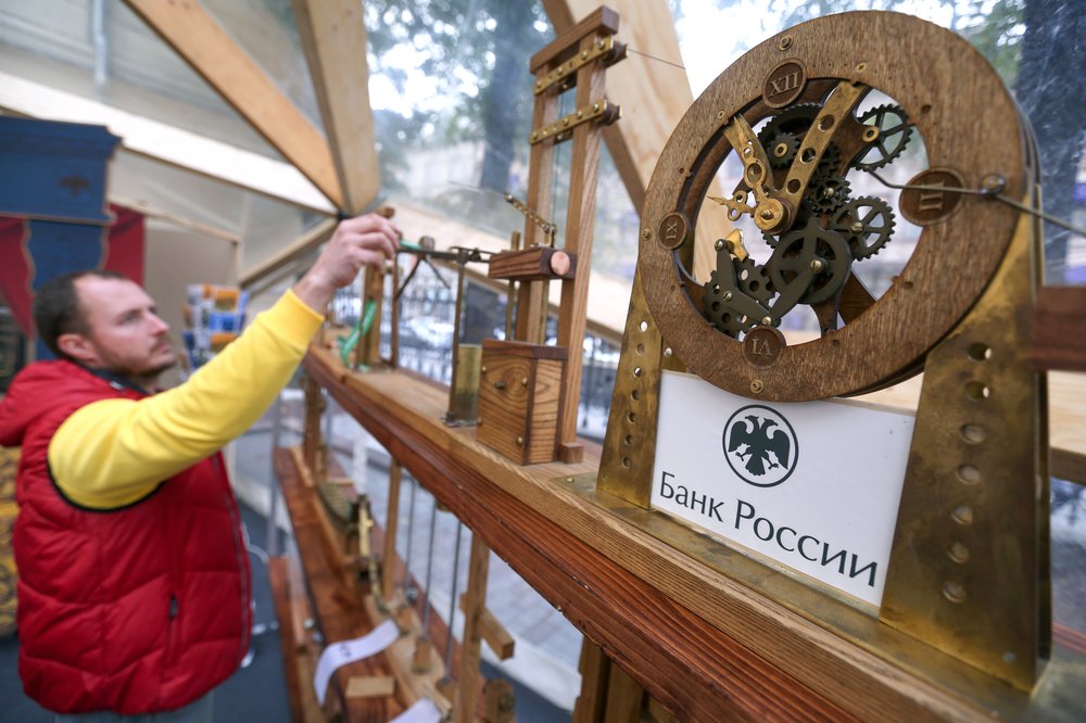 Рубль рухнул. Хотите - можете запастись тушёнкой и сгущёнкой. У нас другой рецепт Рубль рухнул. Хотите - можете запастись тушёнкой и сгущёнкой. У нас другой рецепт