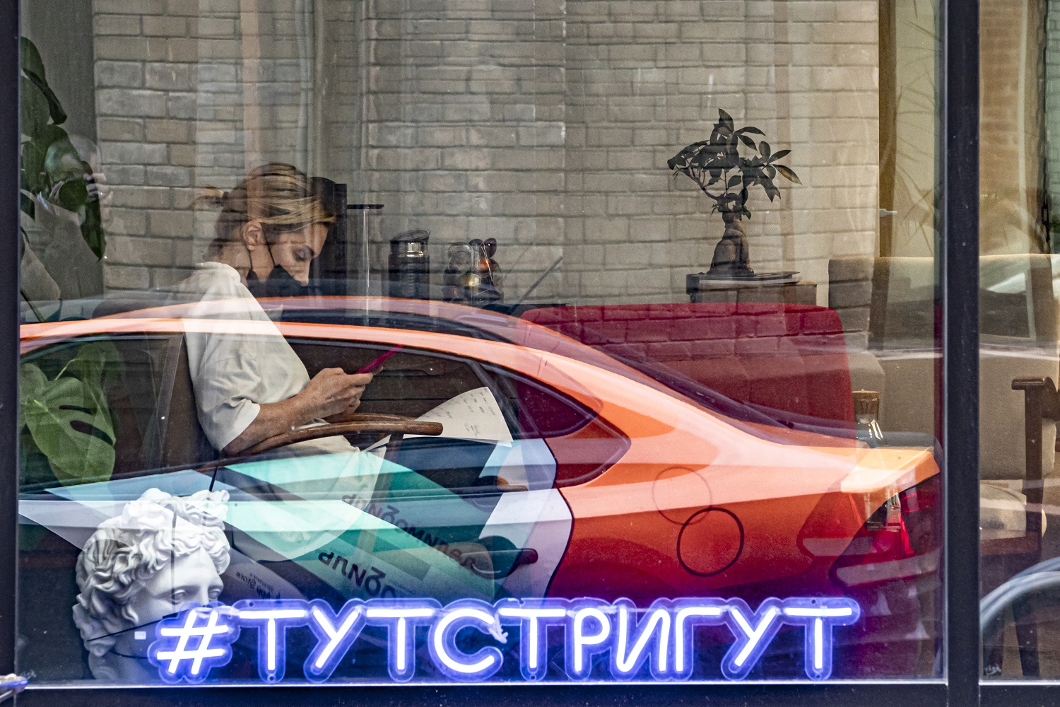 ПОДНЯТЬСЯ С КОЛЕН И ВСТАТЬ РОВНО: ТРИ ШАГА ДЛЯ ПЕРЕВОРОТА ЭКОНОМИКИ РОССИИ россия