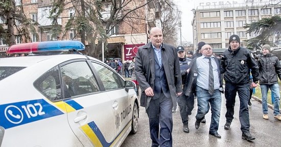 Политолог предлагает поделить Украину на три независимых страны