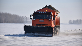 Дорожная техника на трассе / Фото: Минтранс Алтайского края