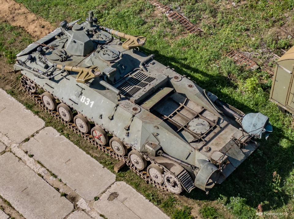 Возвращался с заброшки, а нашёл «танк» с реактивными двигателями военная техника,Марки и модели,ретро