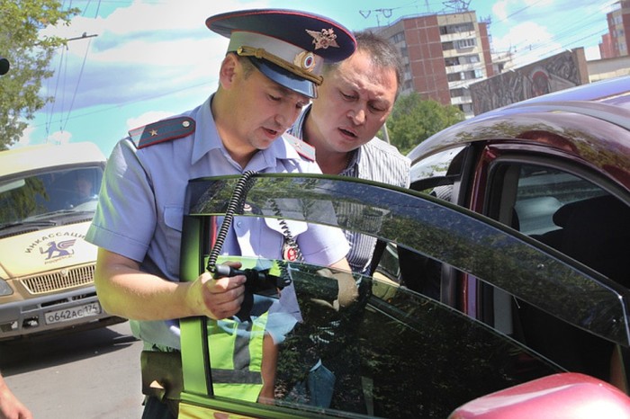 Инспектор ДПС тормозит на мосту: что нужно знать водителю в такой ситуации автомобили,гибдд,остановка на мосту,советы