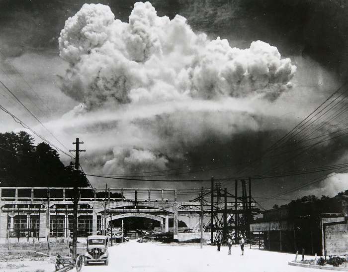Взрыв атомной бомбы над Нагасаки. \ Фото: reddit.com.