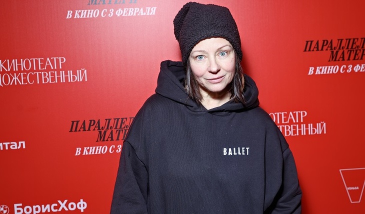 Евгения Добровольская познакомила сына с новым фильмом Педро Альмодовара - фото