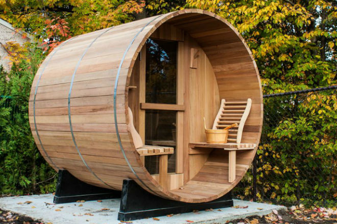 Делаем баню из мусора