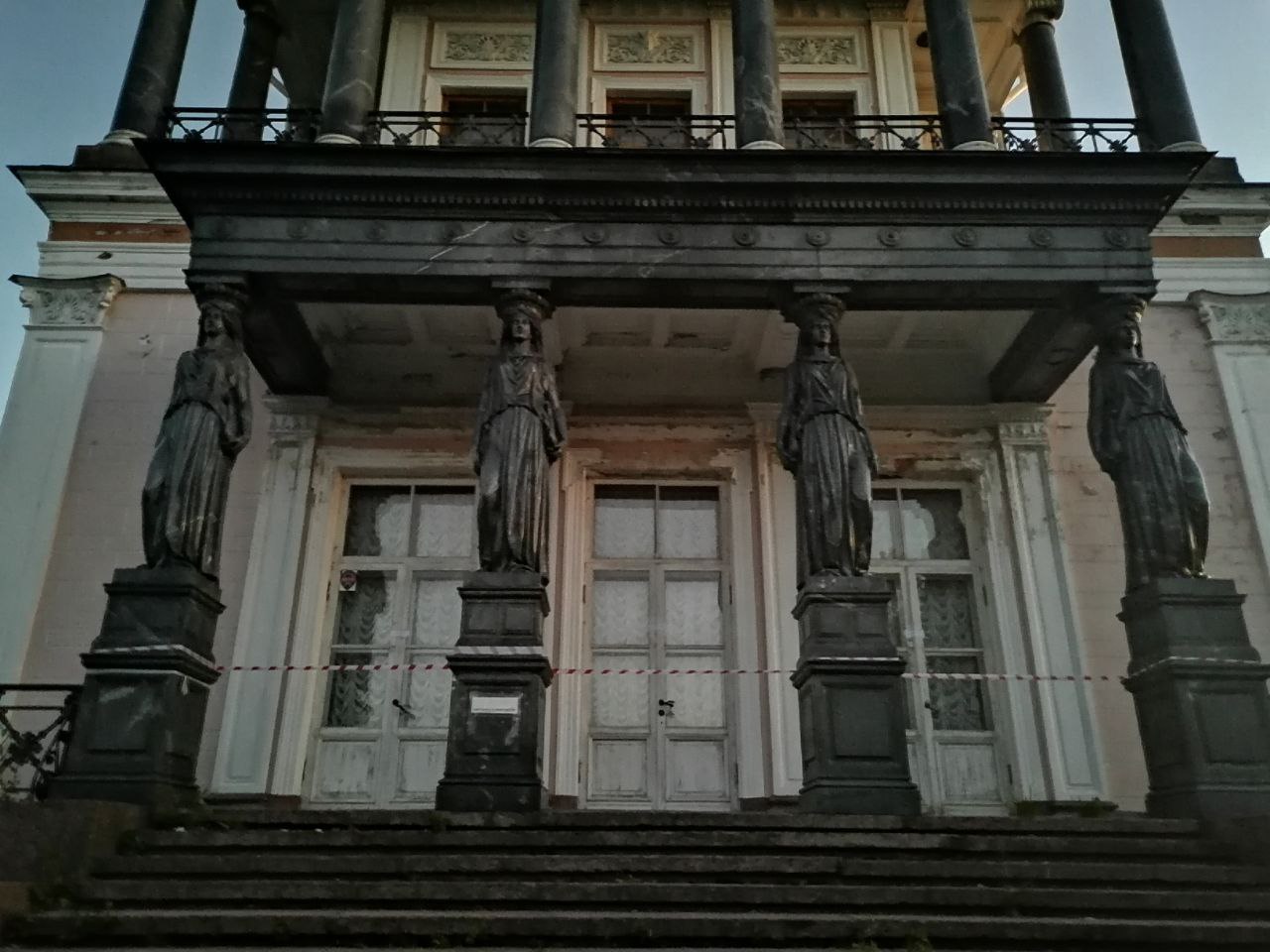 дворец бельведер в петергофе