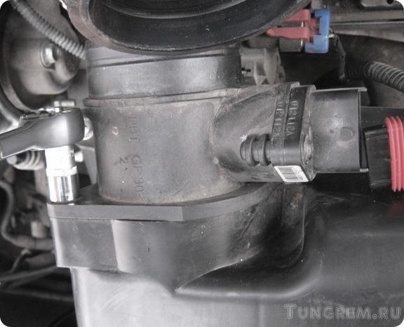 Замена ДМРВ датчика массового расхода воздуха Lada Kalina