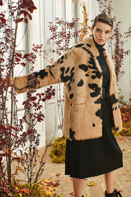 Баухаус, power dressing от Зендаи и гардероб путешественниц: смотрим новые осенние лукбуки Лукбук