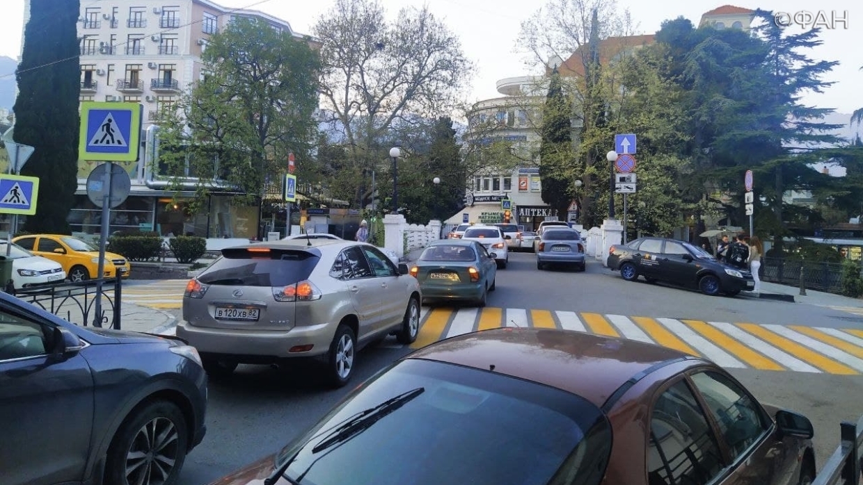 Больная тема для Крыма: почему полуостров встал в автомобильных пробках